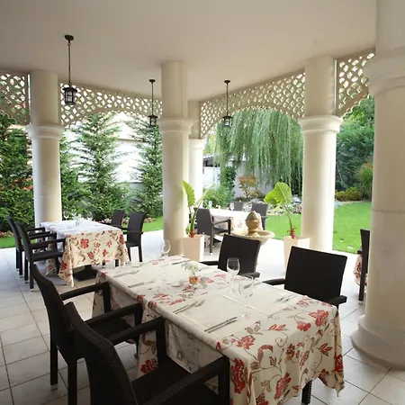 Familly Art Nirvana Hotel 3*