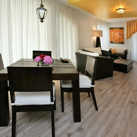 Familly Art Nirvana Hotel