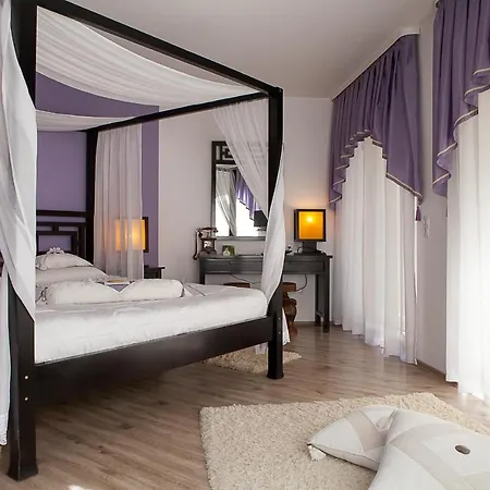 Familly Art Nirvana Hotel