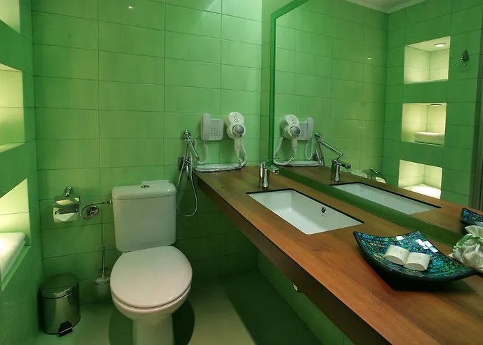 Familly Art Nirvana Hotel