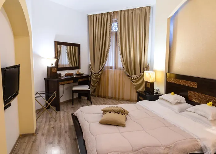 Familly Art Nirvana Hotel 3*